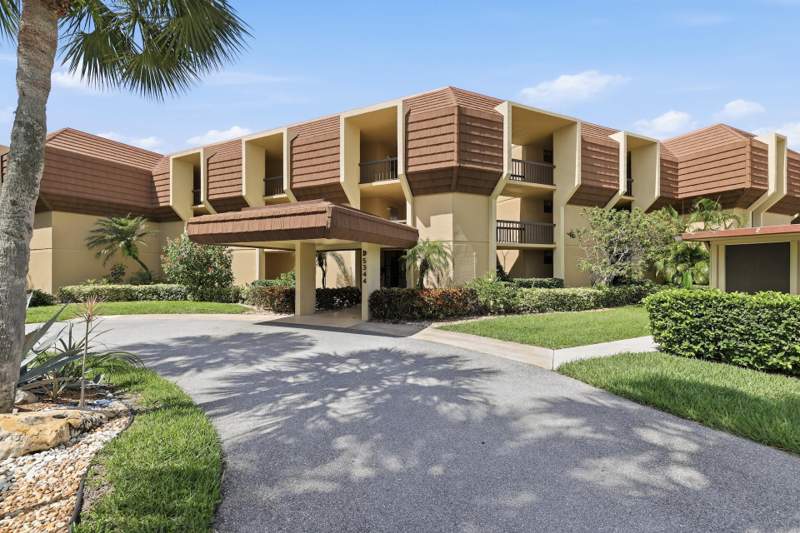 2 bedroom Condominium at 5344 Woodland Lakes Drive #223, Woodland Lakes, Palm Beach Gardens — photo 3