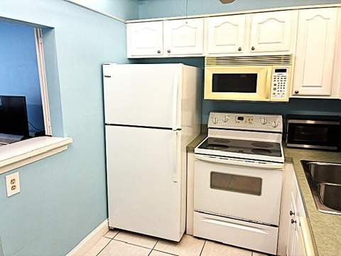 110 Markham F #110, Deerfield Beach FL - photo 7 of 27