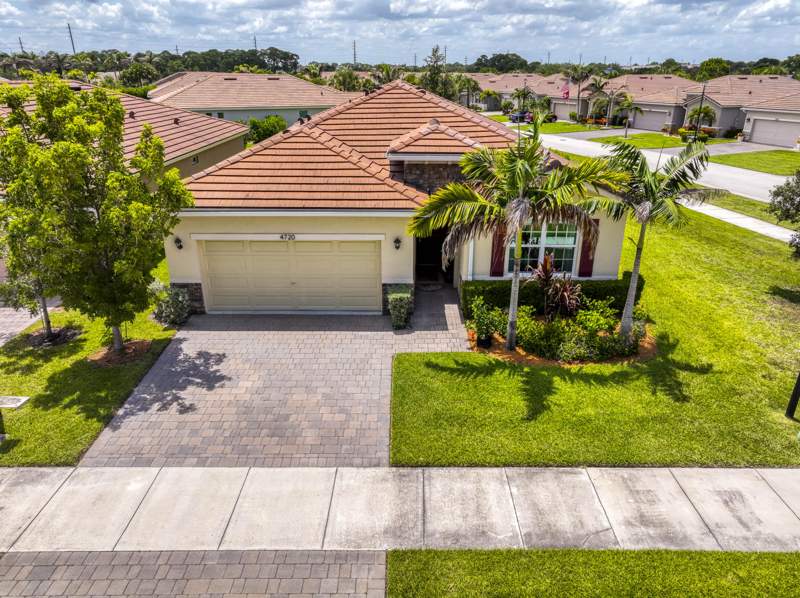 4 bedroom Single Family Residence at 4720 NW Exchange Avenue, Jensen Village, Jensen Beach — photo 2