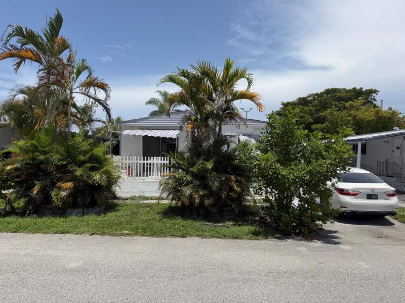 3 bedroom Manufactured Home at 5300 SW 22nd Avenue, Ravenswood Replat, Dania Beach — photo 3