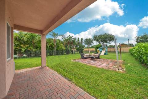 149 Bellezza Terrace, Royal Palm Beach FL - photo 9 of 68