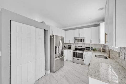149 Bellezza Terrace, Royal Palm Beach FL - photo 7 of 68