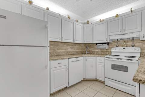337 Pine Ridge Circle #A-1, Greenacres FL - photo 15 of 40
