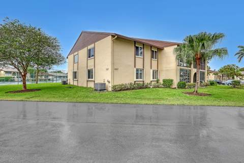 337 Pine Ridge Circle #A-1, Greenacres FL - photo 24 of 40