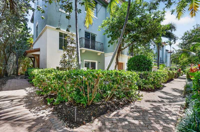 3 bedroom Townhouse at 27 NW Hawthorne Place, Library Commons, Boca Raton — photo 1