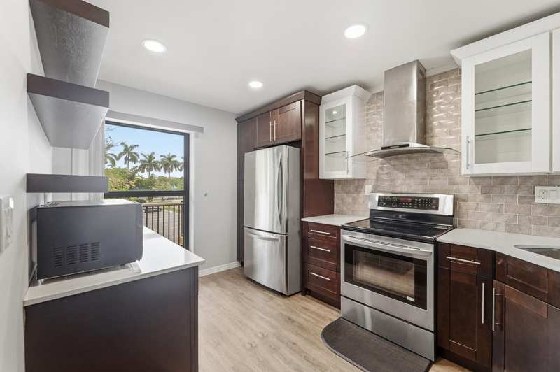 2 bedroom Condominium at 1033 Banks Road #203, Woodlake Isles North Condo, Margate — photo 1