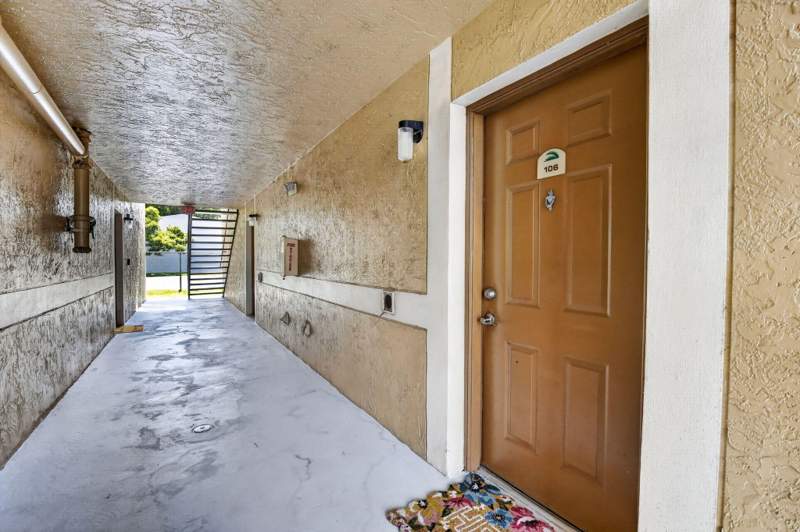 2 bedroom Condominium at 300 Palm Circle #106, Palms Of Pembroke Condo, Pembroke Pines — photo 2