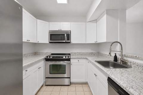 300 Palm Circle #106, Pembroke Pines FL - photo 8 of 31