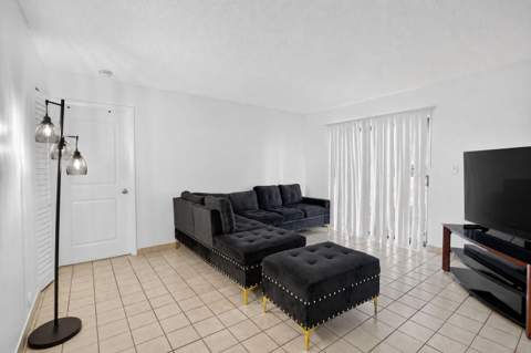 300 Palm Circle #106, Pembroke Pines FL - photo 10 of 31