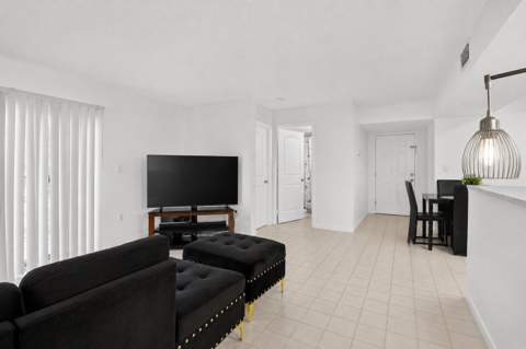 300 Palm Circle #106, Pembroke Pines FL - photo 11 of 31