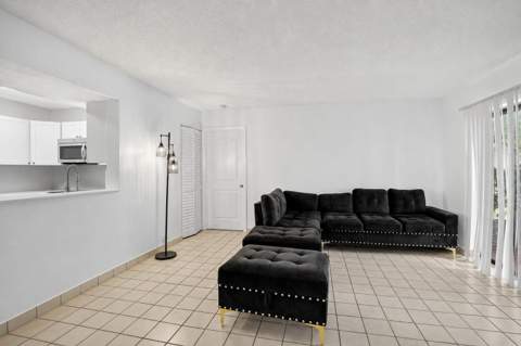 300 Palm Circle #106, Pembroke Pines FL - photo 12 of 31