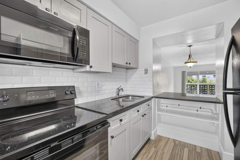 2 bedroom Condominium at 801 Pine Drive #12, Colonial Gardens Condo, Pompano Beach — photo 4