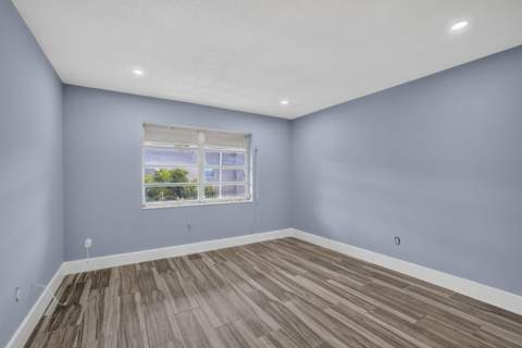 801 Pine Drive #12, Pompano Beach FL - photo 12 of 36