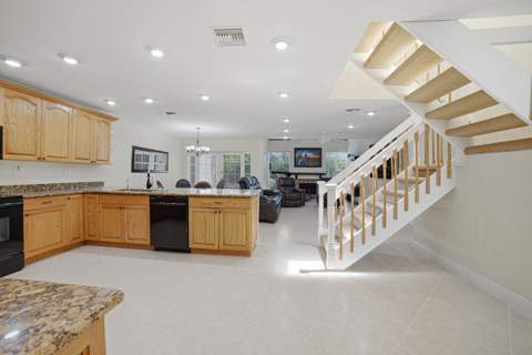6024 Glendale Drive, Boca Raton FL - photo 6 of 36