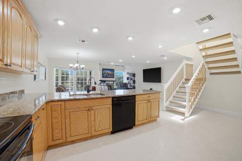 6024 Glendale Drive, Boca Raton FL - photo 7 of 36