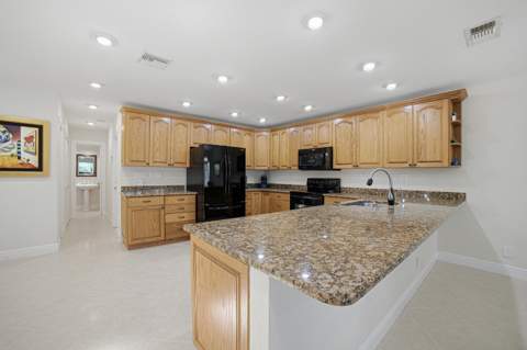 6024 Glendale Drive, Boca Raton FL - photo 8 of 36