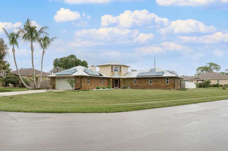 3 bedroom Single Family Residence at 1091 SE Spinnaker Avenue, Port St Lucie Section 10, Port St. Lucie — photo 1