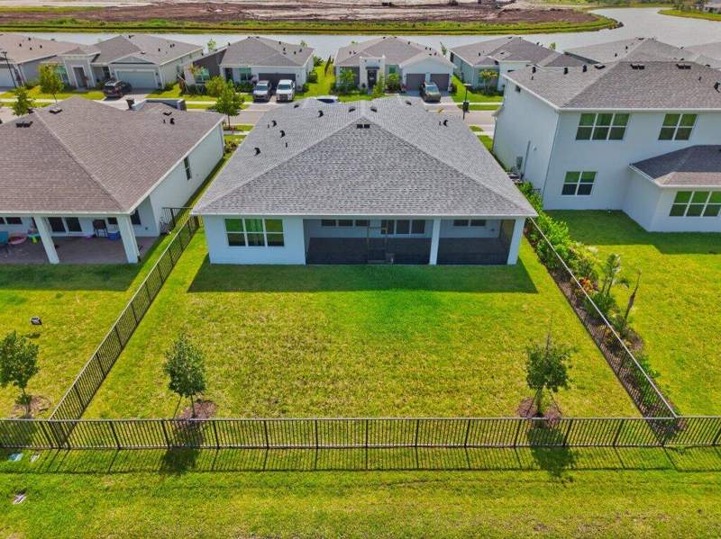4 bedroom Single Family Residence at 13621 SW Bally Drive, Southern Grove Parcel 28 Replat, Port St. Lucie — photo 3