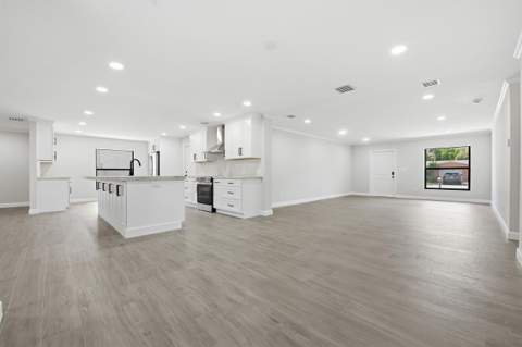 1124 Club Drive, Fort Pierce FL - photo 8 of 52