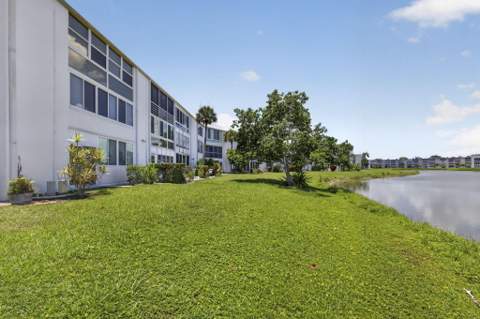 307 Wellington C, West Palm Beach FL - photo 18 of 40
