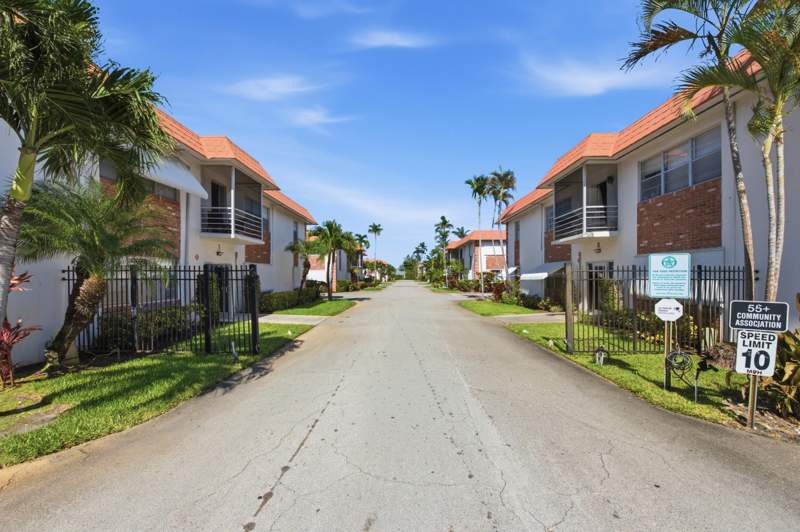 2 bedroom Condominium at 3550 NW 8th Avenue #812, Everett Arms No 8 Condo, Pompano Beach — photo 3