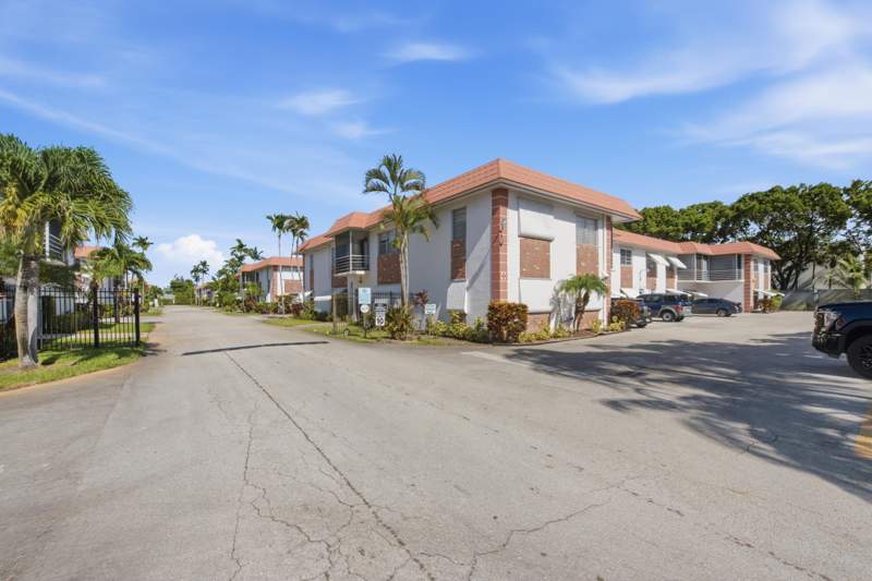 2 bedroom Condominium at 3550 NW 8th Avenue #812, Everett Arms No 8 Condo, Pompano Beach — photo 4