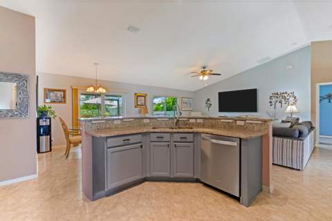 4025 SW Kadlic Street, Port St. Lucie FL - photo 7 of 28