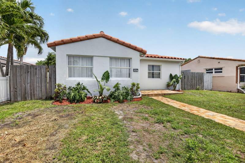 3 bedroom Single Family Residence at 2427 Harding Street, Hollywood Park, Hollywood — photo 5