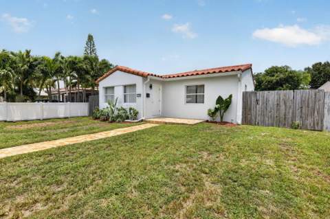 2427 Harding Street, Hollywood FL - photo 6 of 38