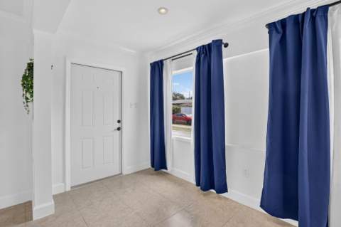 2427 Harding Street, Hollywood FL - photo 9 of 38