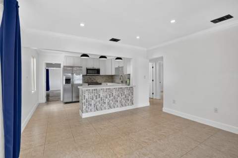 2427 Harding Street, Hollywood FL - photo 10 of 38