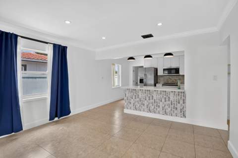 2427 Harding Street, Hollywood FL - photo 11 of 38