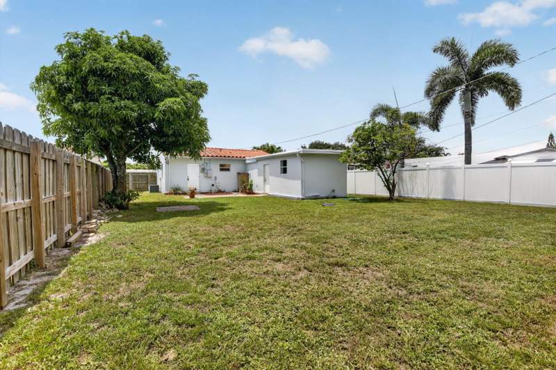 3 bedroom Single Family Residence at 2427 Harding Street, Hollywood Park, Hollywood — photo 4