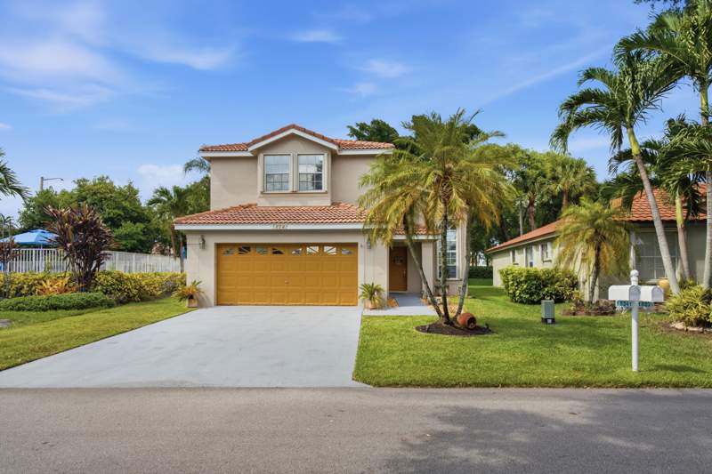 3 bedroom Single Family Residence at 18241 NW 8th Street, Silver Lakes At Pembroke Pines, Pembroke Pines — photo 2