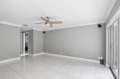 18241 NW 8th Street, Pembroke Pines FL - photo 10 of 55