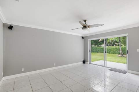18241 NW 8th Street, Pembroke Pines FL - photo 11 of 55