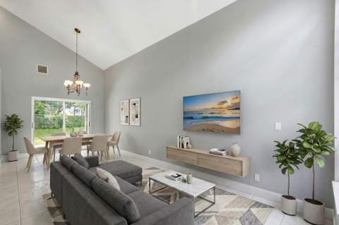 18241 NW 8th Street, Pembroke Pines FL - photo 19 of 55