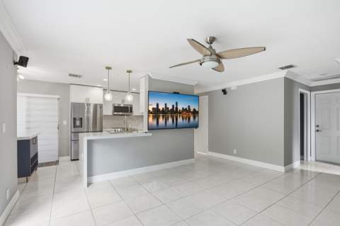 18241 NW 8th Street, Pembroke Pines FL - photo 12 of 55