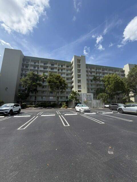2 bedroom Condominium at 2240 N Cypress Bend Drive #904, CYPRESS BEND CONDOMINIUM VII, Pompano Beach — photo 1