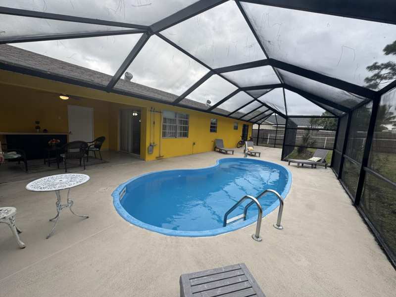 3 bedroom Single Family Residence at 882 SE Walters Terrace, Port St Lucie Section 3, Port St. Lucie — photo 1