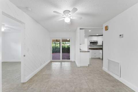 6396 Whispering Wind Way, Delray Beach FL - photo 10 of 33