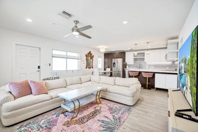 2050 NE 39th Street #101