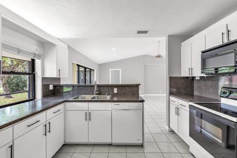 1273 Spring Circle Drive, Coral Springs FL - photo 7 of 35