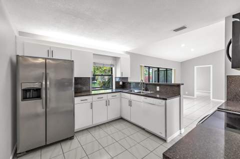 1273 Spring Circle Drive, Coral Springs FL - photo 10 of 35