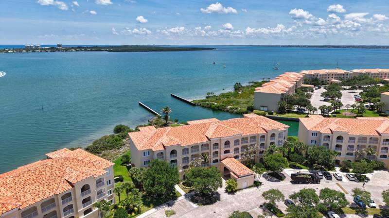 2 bedroom Condominium at 21 Harbour Isle Drive #Ph02, Harbour Isle At Hutchinson Island West, Fort Pierce — photo 2