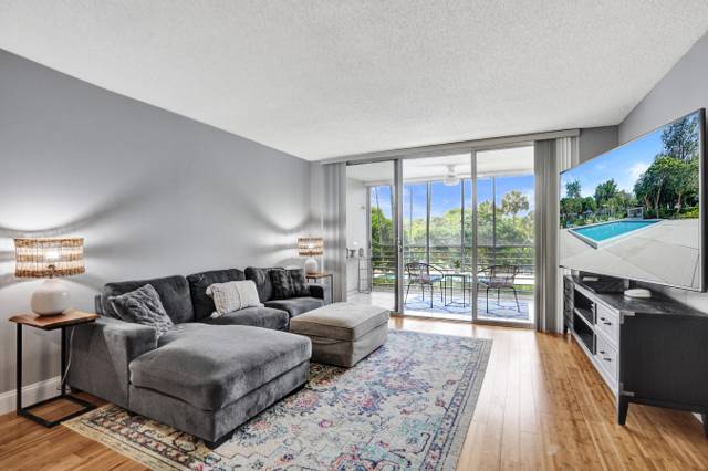 4200 Oaks Terrace #203