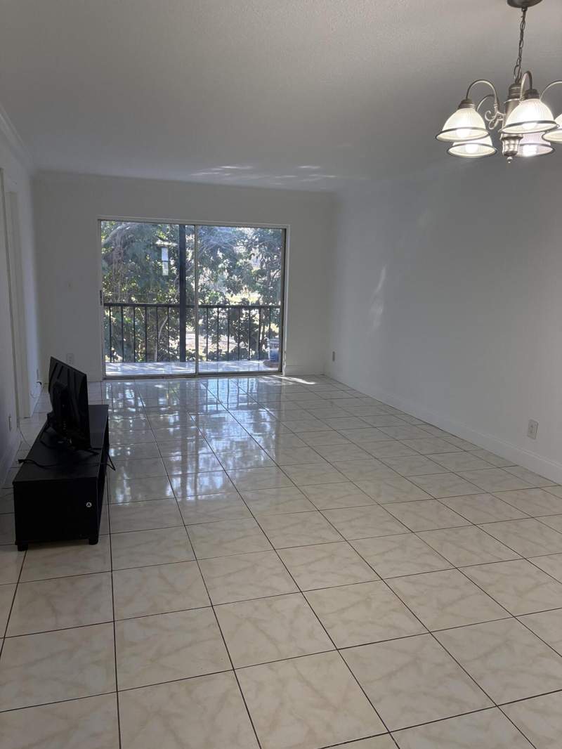 2 bedroom Condominium at 8000 Colony Circle #201, Versailles Gardens Condo, Tamarac — photo 4