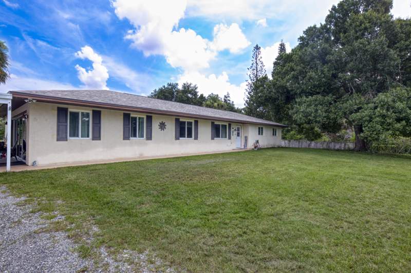 3 bedroom Single Family Residence at 9302 Orange Avenue, Metes And Bounds, Fort Pierce — photo 2