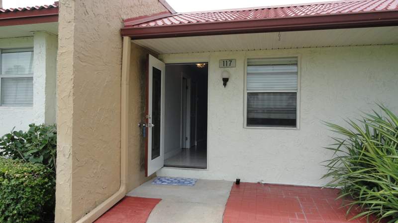 2 bedroom Villa at 117 Golden River Drive, Golden Lakes Village Condo 12-A, West Palm Beach — photo 3