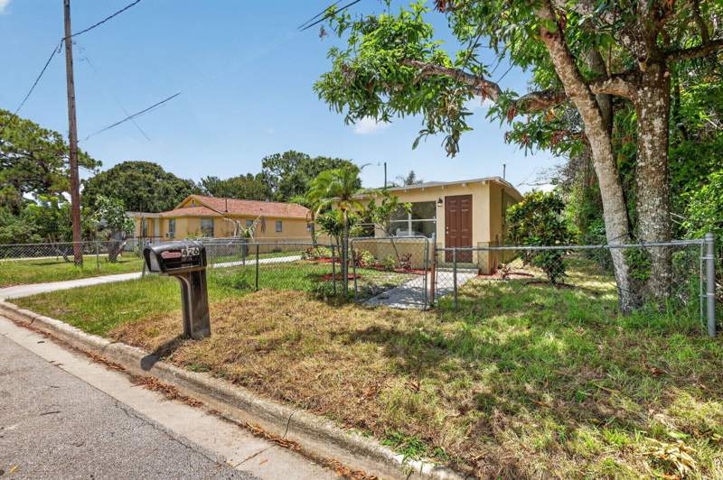 3 bedroom Single Family Residence at 426 N 19th Street, Alamanda Vista Revised Plat, Fort Pierce — photo 3